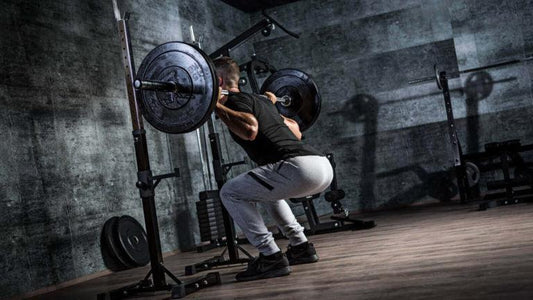 Squats: Warum du unbedingt Kniebeugen in dein Workout integrieren solltest! - Gorilla Sports Schweiz